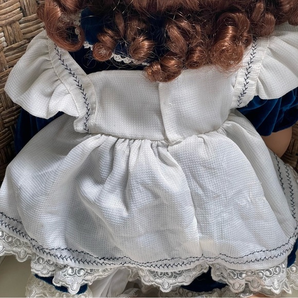 William Tung 2002 Collectible Doll From Tuss Curly Red Hair - Picture 9 of 13